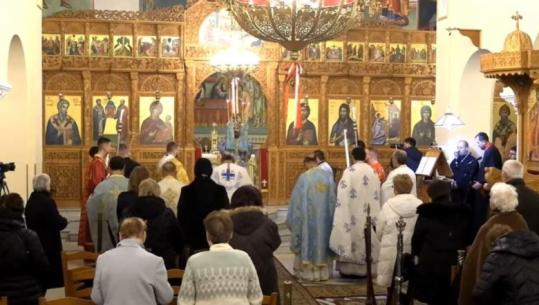 Epifania/ Zhvillohet Shërbesa e Ujit të Bekuar, anulohet hedhja e kryqit në Durrës e Gjirokastër! Besimtarët sfidojnë motin e keq në Berat