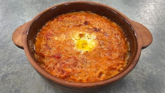 Vezë me salcë domate në furrë nga zonja Albana