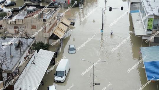 Ekskluzive/ Report Tv sjell pamjet me dron, autostrada Tiranë-Durrës nën ‘pushtetin’ e ujit, paralizohet qarkullimi (VIDEO)