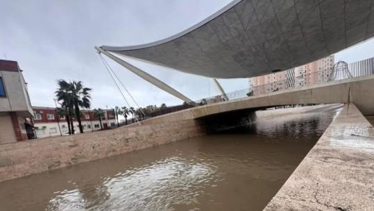 Durrësi nën ujë! Reagon Salianji: Banorët në mëshirë të Zotit, fondet publike shpërdorohen