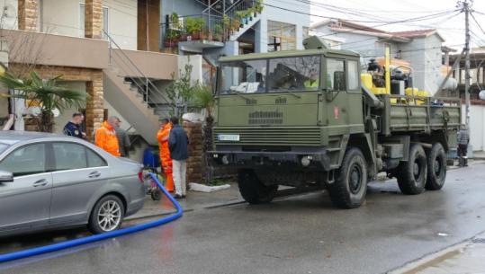 Durrësi i përmbytur/ Ministri Vengu: 23 forca, 8 mjete të emergjencave civile dhe 7 motopompa në punë