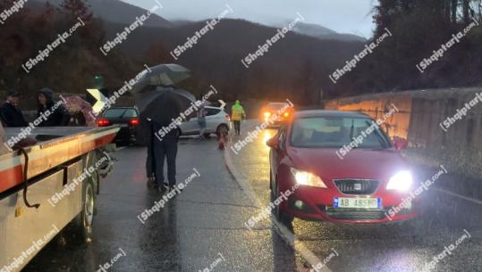 Dibër/ Aksident në rrugën e Arbrit, përplasen 2 mjete, dy persona të plagosur dërgohen në spital 