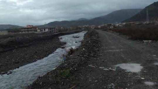Shkodra pa situata emergjente, 15 familje të bllokuara në Bushat! Rruga e Obotit e kalueshme vetëm me mjete të larta