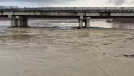 Reshjet, kritike situata në Urën e Mifolit! Niveli arrin në 7.2 metra për shkak të prurjeve