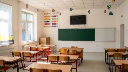 Moti i keq, shtyhet në 12 janar fillimi i procesit mësimor në Kosovë! Ministrja: Orët e humbura do të zëvendësohen