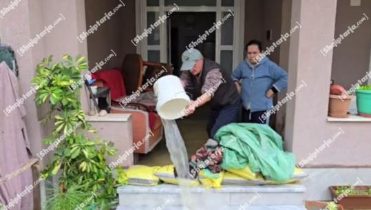 Zona e Kenetës në Durrës totalisht e përmbytur, shtëpitë janë mbushur me ujë! Banorët: Është torturë, e 3-ta herë që ndodh brenda 1 viti