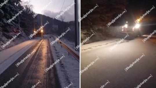 Korçë/ Vijon i bllokuar aksi Qukës-Qafë Plloçë! Situatë e rënduar prurjesh në Devoll, mungesë energjie elektrike në Dardhas