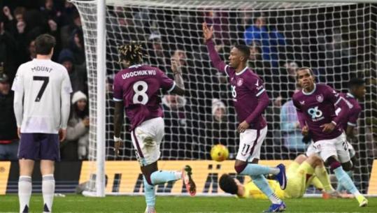 Armando Broja titullar, Burnley barazon 2-2 kundër Man. United (VIDEO)