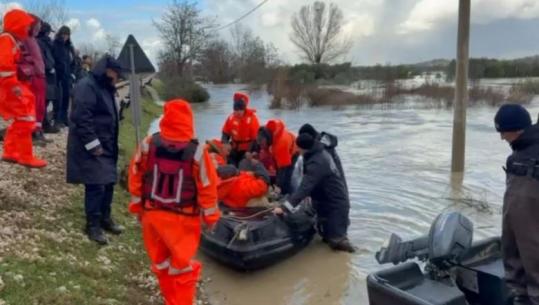 Me gomone e varka, njësia speciale ‘Delta Force’ nis evakuimin e banorëve në Novoselë! Situatë kritike pas përmbytjeve