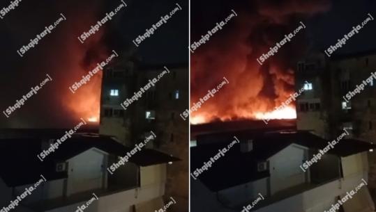 Tiranë/ Zjarr masiv në tregun e rrobave në rrugën '5 maji'! 30 forca dhe 6 mjete të shërbimit zjarrfikës në vendngjarje (VIDEO)