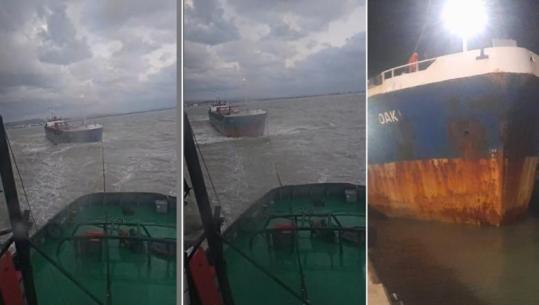  Mbeti pa spiranca në det, anija Oak 1 rimorkohet në Portin e Durrësit (VIDEO) 