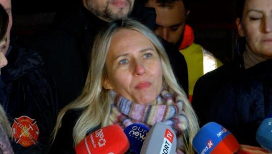 Zjarri masiv te tregu në Tiranë/ Anduela Ristani: Flakët kanë kaluar te kapanoni i dytë, por janë nën kontroll! Nuk ka rrezik për banesatt