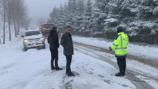 Çarja e argjinaturës së Devollit përmbyt mbi 3 mijë ha tokë, mbetet i bllokuar aksi Qafë Plloçë-Qukës! Të pakalushme disa segmente rrugore