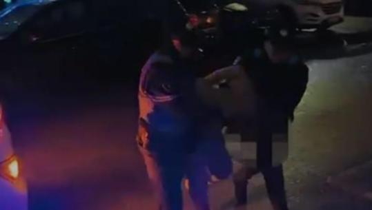 Plagosi me thikë një person, Policia e Tiranës arreston 19-vjeçarin! Ngjarja ndodhi pas një konflikti për motive të dobëta