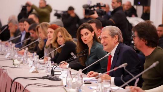 Berisha mbledh opozitën, të rinjtë e refuzojnë! Intelektualët kritika: PD ‘luhatje’ për drejtësinë, Kodi Zgjedhor hartohet me PS në kurriz të të vegjëlve 