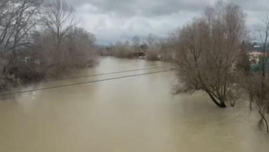 Lumi Seman në nivele kritike, rrezikon daljen nga shtrati në Mbrostar