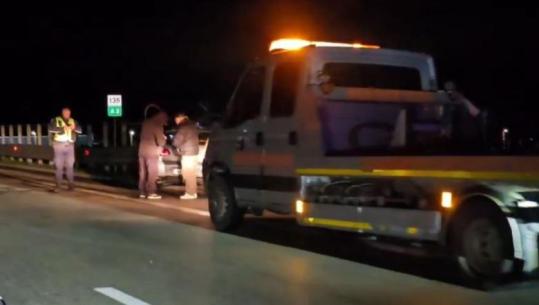 Aksident rrugor në Novoselë, shoferi humbet kontrollin dhe përplaset me bordurën anësore