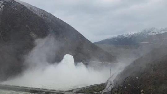 Hidrocentrali i Fierzës pranë kuotës maksimale, nisin shkarkimet e kontrolluara