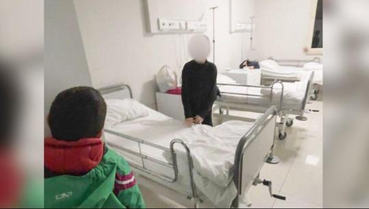 Durrës/ Të braktisur dhe të pangrënë prej 3 ditësh, Ministria e Shëndetësisë: 3 fëmijët dhe e ëma janë në spital! Do vendosim për masat e mëtejshme