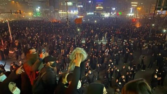 Irani në kaos nga protestat, 538 viktima! Banorët: Po na vrasin të gjithëve
