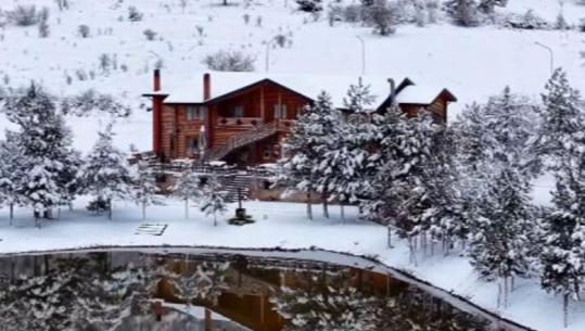 Kolonja mbulohet me dëborë, Rama ndan pamje: Magjike, qytetarët ta vizitojnë