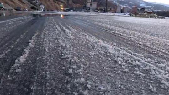 Ulja e ndjeshme e temperaturave shkakton ngrica në segmentet rrugore të qarkut të Dibrës! Autoritetet apel drejtuesve të ecin me kujdes