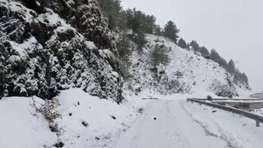 Zbresin temperaturat, ngrica në rrugë! Të gjithë akset nacionale të kalueshme! Verifikohen dëmet e përmbytjeve