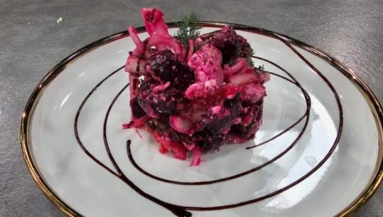 Sallatë me panxhar, portokall, djathë dhe qepë nga zonja Albana 