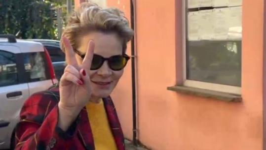 Mbahet seanca paraprake për dosjen ‘Meta’ në GJKKO, vendoset nëse çështja do kalojë ose jo për gjykim! Kryemadhi përshëndet me 2 gishta gazetarët