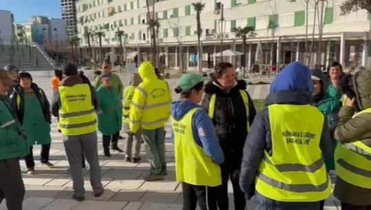 ‘Gjelbërimi’ dhe ‘Pastrimi’ shkrihen në një drejtori, punonjësit sërish protestë para bashkisë së Vlorës