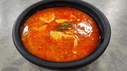 Tavë plëndësi me salcë të kuqe nga zonja Albana