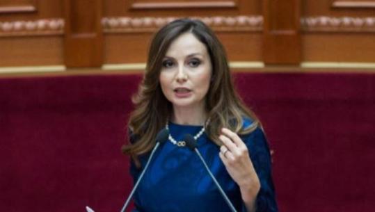 'Shqipëria po ndërton ekonomi hoteli', Tabaku: Industria dhe bujqësia në rënie, shesim shërbime