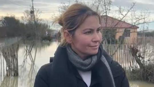 Përmbytjet, deputetja Brunilda Haxhiu në Hasturkas të Fierit: Situata është keqmenaxhuar nga qeveria, janë vjedhur dhe fonde