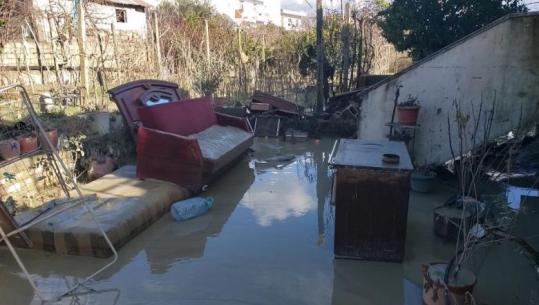 Me baltën në shtëpi pas përmbytjeve, banorët: S’mbeti asgjë! Bashkia Dimal nis vlerësimin e dëmeve pas protestës së tyre 