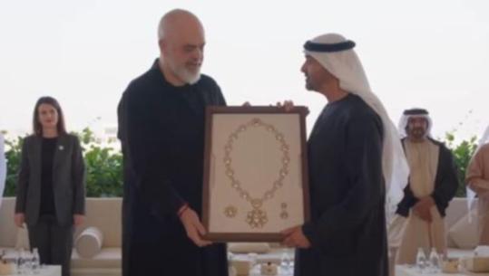 U nderua me urdhrin 'Zayed' në Abu Dhabi, Rama ndan videon nga Pallati Presidencial: Moment i paharrueshëm