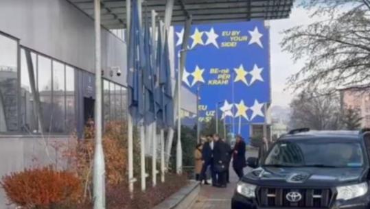 Sorensen mbërrin në Prishtinë, takohet me Albin Kurtin në Kryeministri! Zbardhet agjenda e zyrtarit të BE, nesër viziton Beogradin