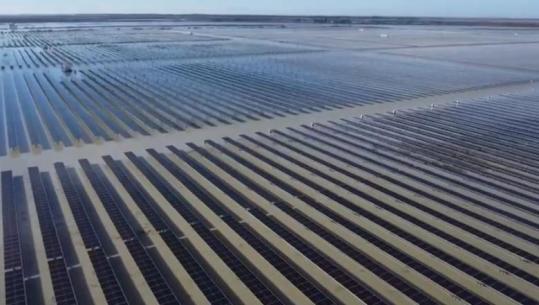 Pamje apokaliptike/ Përmbytet parku fotovoltaik i Karavastasë, stakohet centrali diellor më i madh në vend