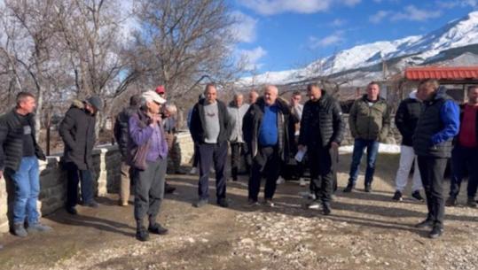 Ndërtimi i centralit fotovoltaik në Kolonjë, banorët në protestë: Na kanë zaptuar kullotat! Vetëm të ikim po na morën dhe blegtorinë