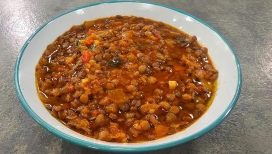 Thjerrëza me salcë dhe dafinë nga zonja Albana