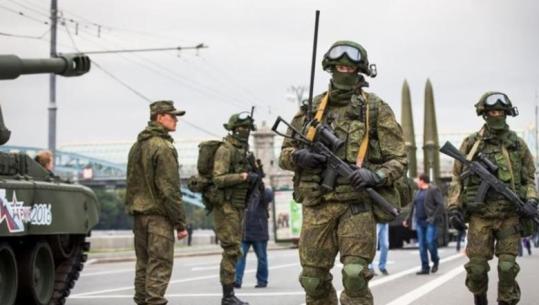 Vendi në luftë me Ukrainën, Kremlini: Më shumë se 400 mijë persona iu bashkuan ushtrisë ruse vitin e kaluar