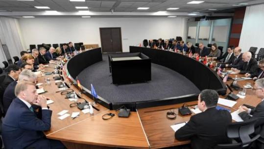 Kurti bisedon me ndërkombëtarët për zbatimin e ligjeve për automjetet dhe të huajt