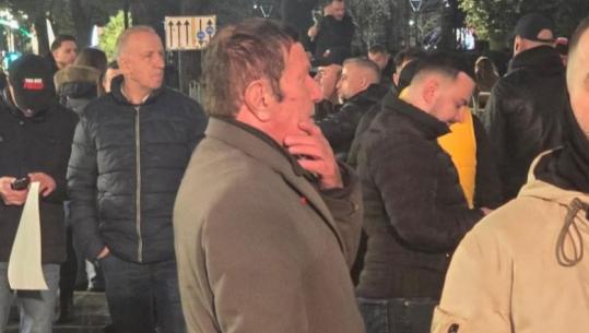 FOTOLAJM/ Berisha 'tradhtohet' nga një tjetër aleat, Jenisheri i bashkohet protestës së Lapajt