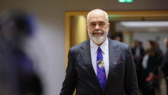 Mero Baze: Përse opozitarët duhet të urojnë Edi Ramën për ftesën e Trumpit?