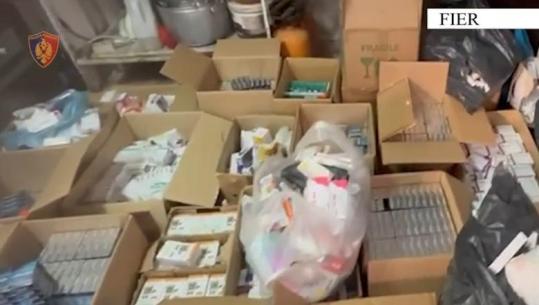 Tregtonte ilaçe të skaduara dhe të kontrabanduara në Fier, në pranga 42-vjeçari! I gjenden në banesë 1631 kuti me medikamente jashtë afatit të përdorimit (EMRI)