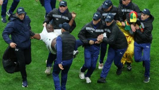 Kërcënime, rrahje dhe helmime të dyshuara! Mbrëmje e egër në Rabat, trajneri i Senegalit: I kërkoj falje futbollit