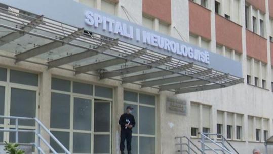 Skandali/ 25-vjeçarja rrezikon jetën, në QSUT nuk i bëhet ekzaminimi jetësor. Zvarritjet për ta çuar në privat me pagesë?