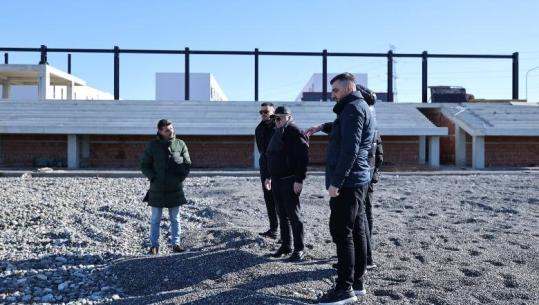 VIDEO/ Dikur njihej për minierën, FSHF dhe Bashkia e Kamzës ndërtojnë stadium modern në Valias