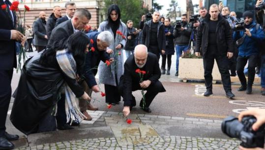  Rama: SPAK i vonuar, bëri sikur 21 janari nuk ekziston! S’ka drejtësi të re pa ndëshkimin e krimit më të egër të demokracisë! Homazhe në Bulevard 