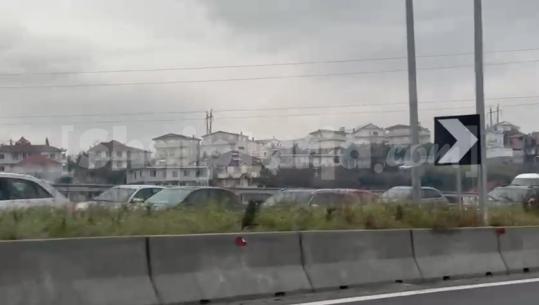 Trafik i rënduar në kryeqytet, radhë kilometrike nga Paskuqani deri tek Casa Italia (VIDEO)