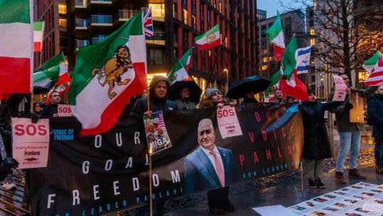 Protestat antiqeveritarë në Iran, çfarë roli kanë muxhahedinët që jetojnë në Shqipëri në këto tubime